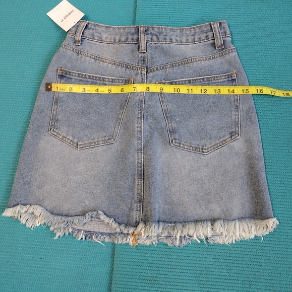 NWT Forever 21 Denim Mini Raw Skirt Frayed Hem Size XS - Picture 7 of 9